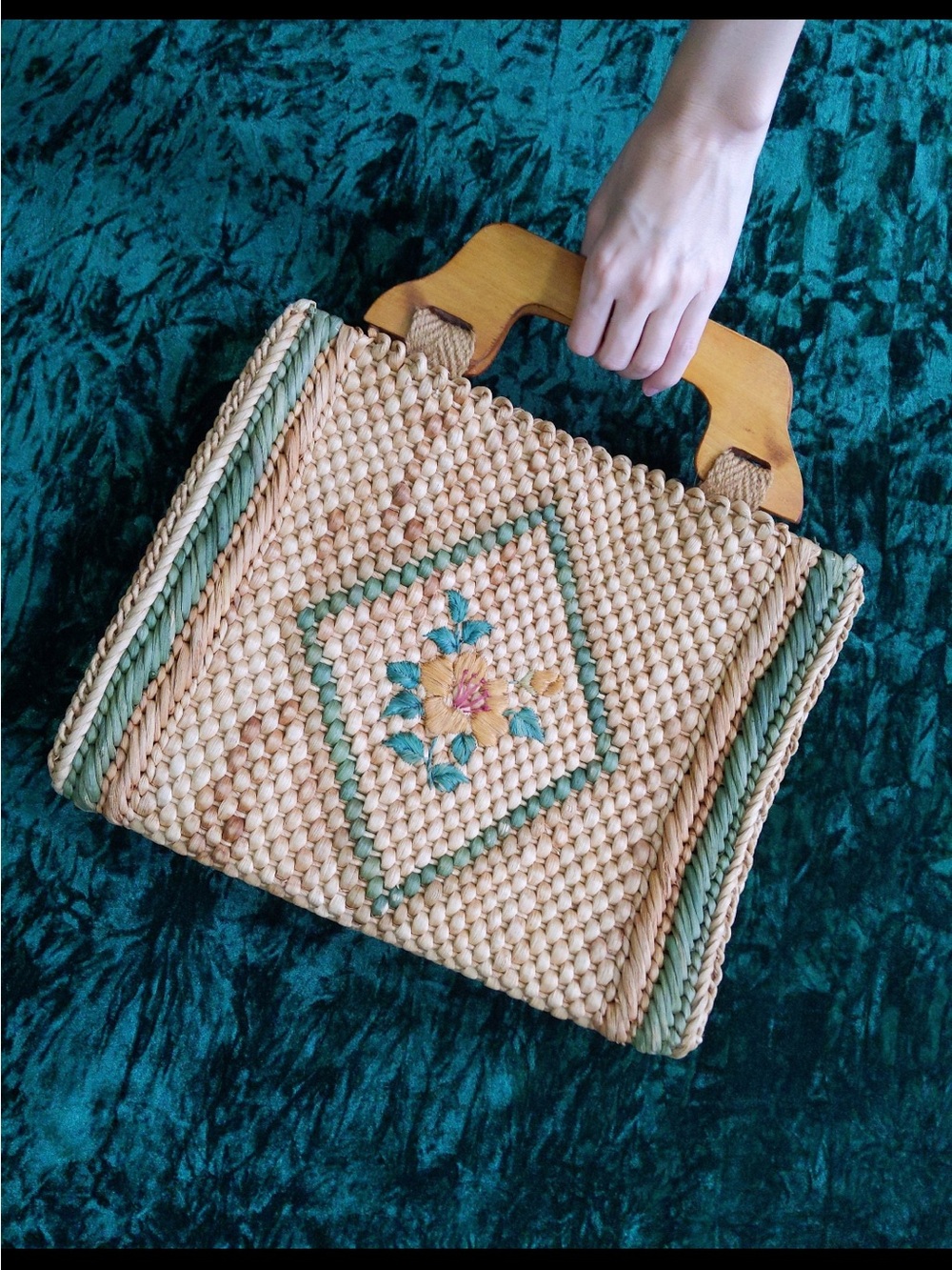 Vintage 60s Woven Raffia Straw Handbag Wooden Handle Floral Embroidered Boho